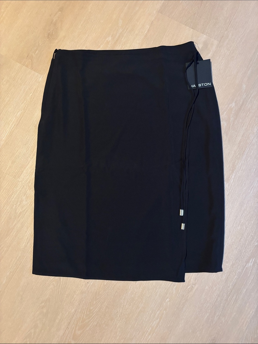 NWT Halston Soft Suiting Faux Wrap Black Skirt size 16